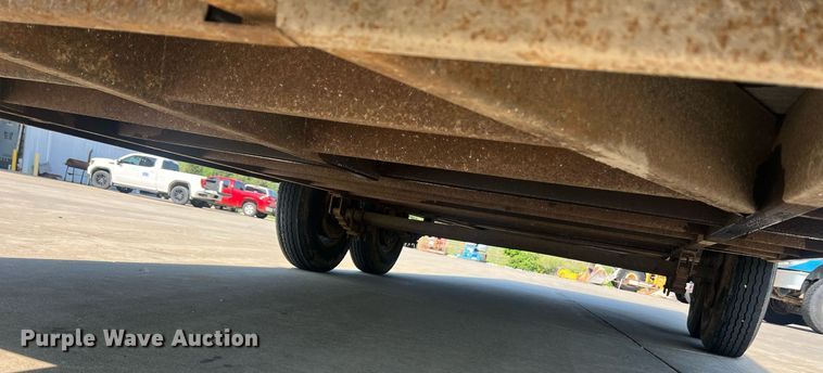 image for item NA9082 2004 Haulmark TH85X20WT2  enclosed cargo trailer