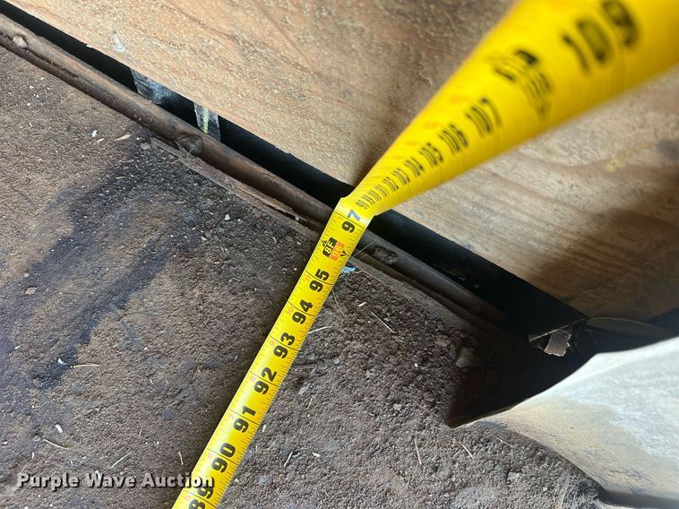 image for item NA9082 2004 Haulmark TH85X20WT2  enclosed cargo trailer