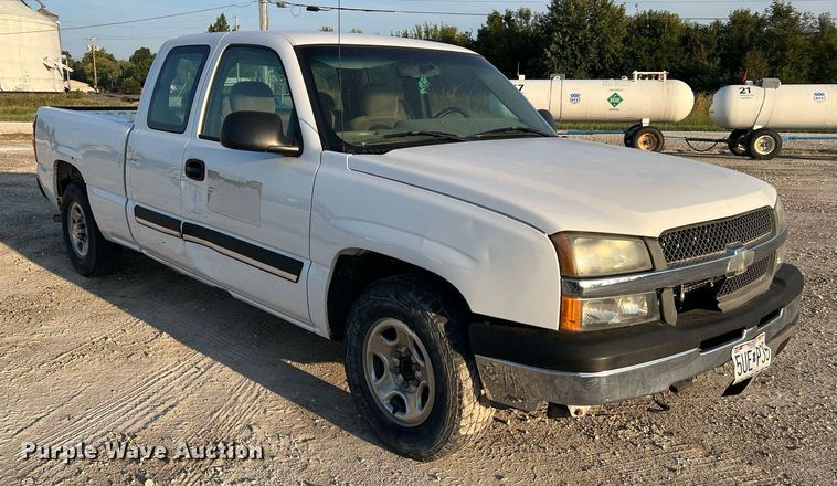 image for item NA9197 2004 Chevrolet Silverado 1500  Ext. Cab pickup truck