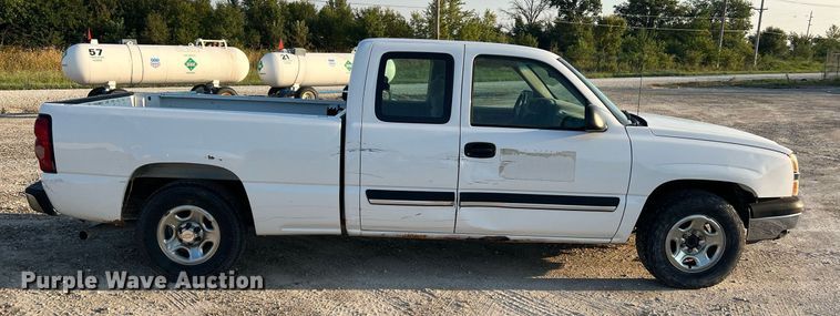 image for item NA9197 2004 Chevrolet Silverado 1500  Ext. Cab pickup truck