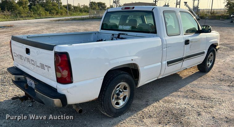 image for item NA9197 2004 Chevrolet Silverado 1500  Ext. Cab pickup truck