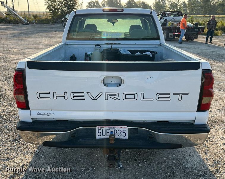 image for item NA9197 2004 Chevrolet Silverado 1500  Ext. Cab pickup truck