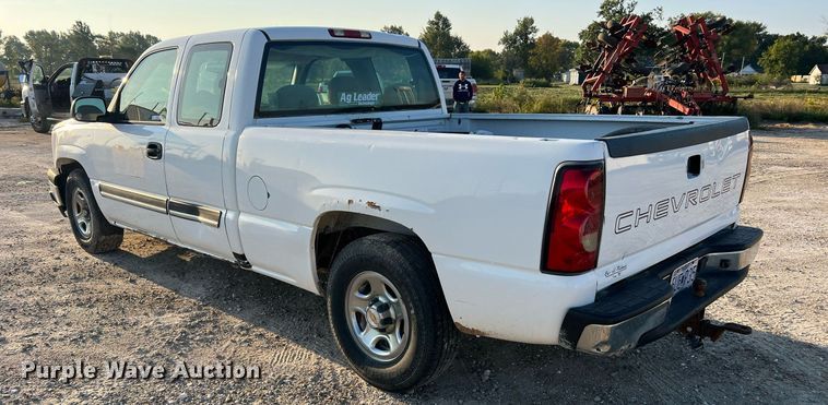image for item NA9197 2004 Chevrolet Silverado 1500  Ext. Cab pickup truck