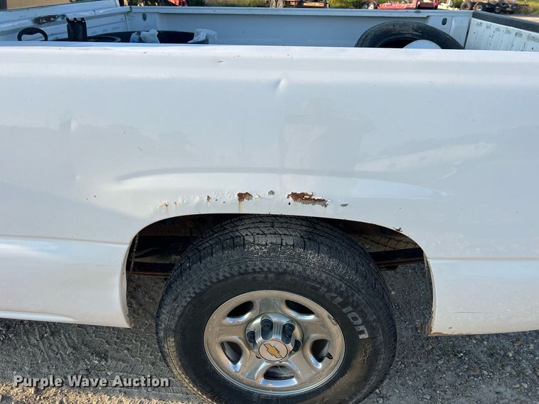 image for item NA9197 2004 Chevrolet Silverado 1500  Ext. Cab pickup truck