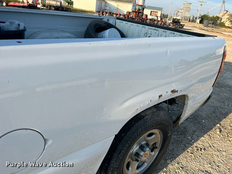 image for item NA9197 2004 Chevrolet Silverado 1500  Ext. Cab pickup truck