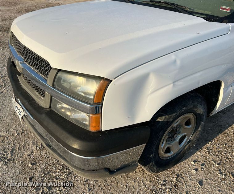 image for item NA9197 2004 Chevrolet Silverado 1500  Ext. Cab pickup truck