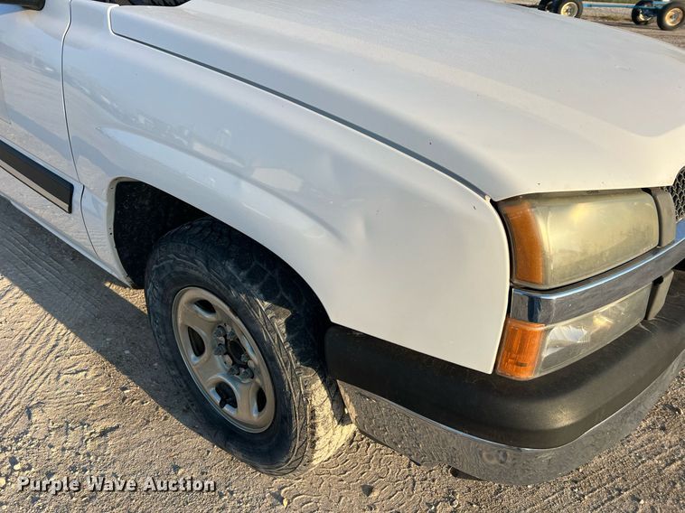 image for item NA9197 2004 Chevrolet Silverado 1500  Ext. Cab pickup truck
