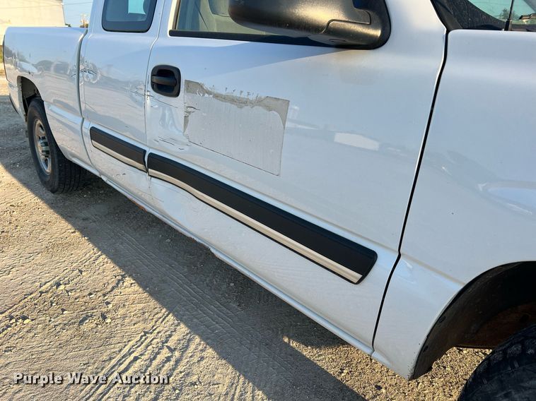 image for item NA9197 2004 Chevrolet Silverado 1500  Ext. Cab pickup truck