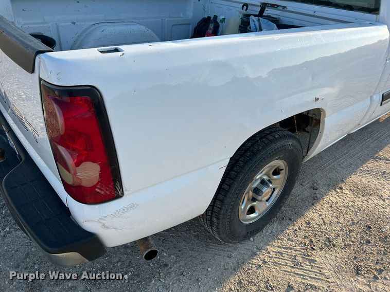 image for item NA9197 2004 Chevrolet Silverado 1500  Ext. Cab pickup truck