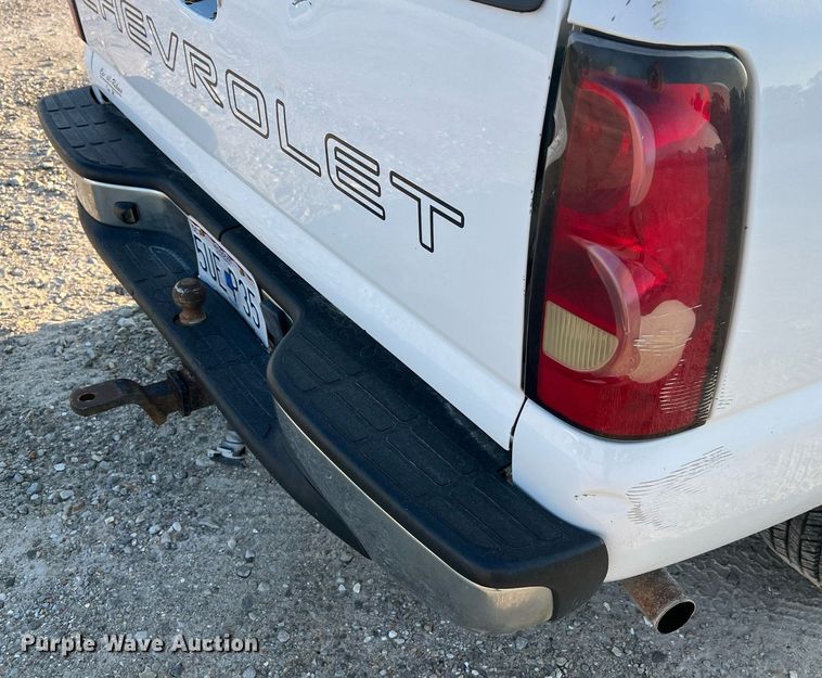 image for item NA9197 2004 Chevrolet Silverado 1500  Ext. Cab pickup truck