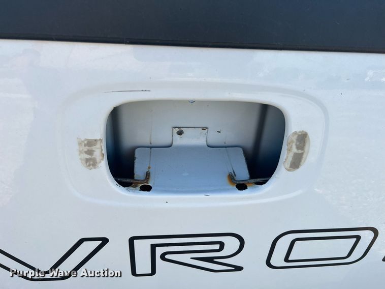 image for item NA9197 2004 Chevrolet Silverado 1500  Ext. Cab pickup truck