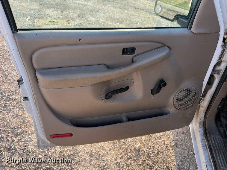 image for item NA9197 2004 Chevrolet Silverado 1500  Ext. Cab pickup truck