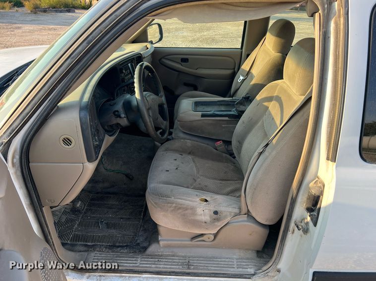 image for item NA9197 2004 Chevrolet Silverado 1500  Ext. Cab pickup truck