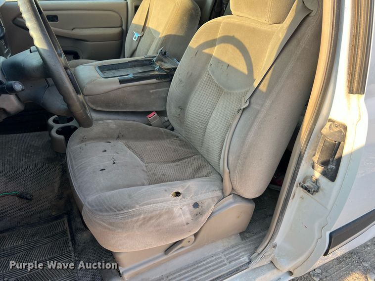 image for item NA9197 2004 Chevrolet Silverado 1500  Ext. Cab pickup truck