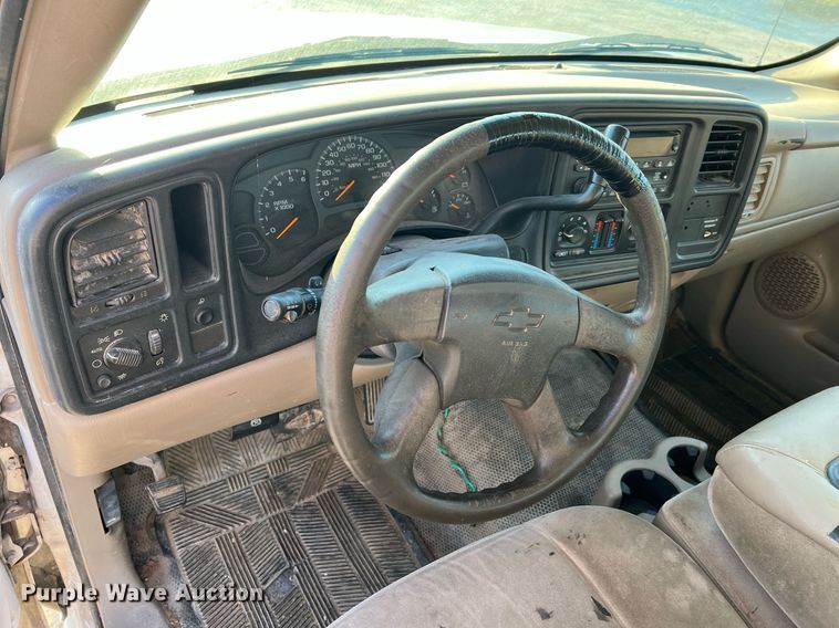 image for item NA9197 2004 Chevrolet Silverado 1500  Ext. Cab pickup truck