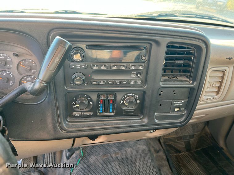 image for item NA9197 2004 Chevrolet Silverado 1500  Ext. Cab pickup truck