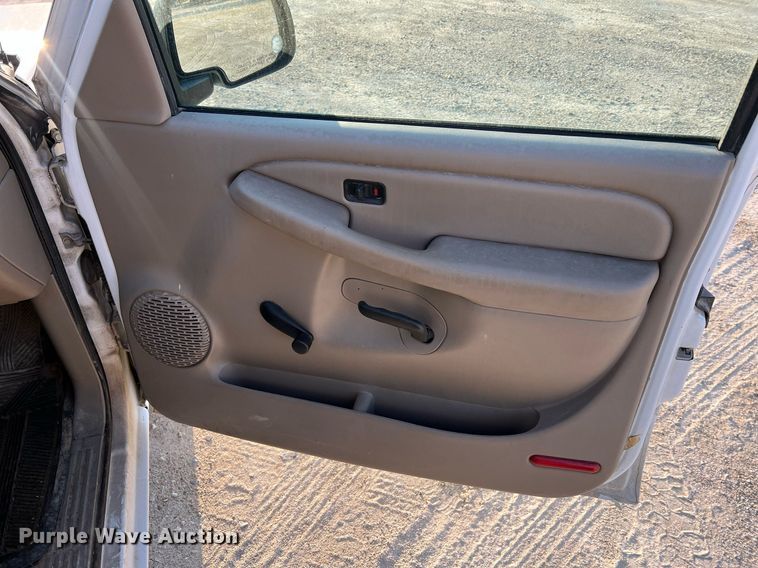 image for item NA9197 2004 Chevrolet Silverado 1500  Ext. Cab pickup truck