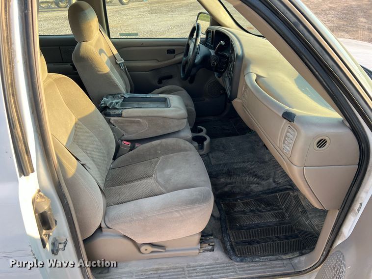 image for item NA9197 2004 Chevrolet Silverado 1500  Ext. Cab pickup truck