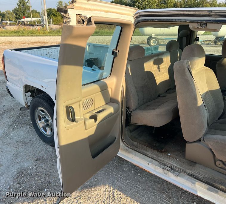 image for item NA9197 2004 Chevrolet Silverado 1500  Ext. Cab pickup truck