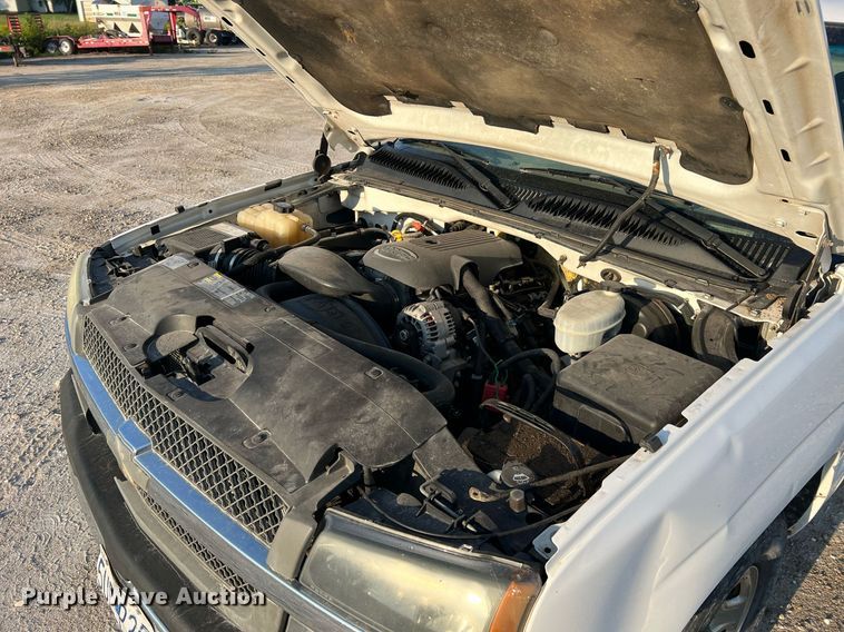 image for item NA9197 2004 Chevrolet Silverado 1500  Ext. Cab pickup truck