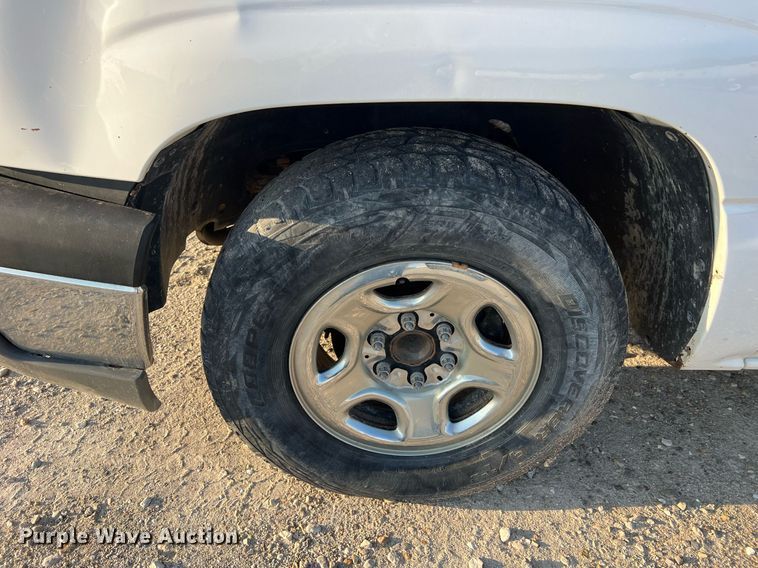 image for item NA9197 2004 Chevrolet Silverado 1500  Ext. Cab pickup truck