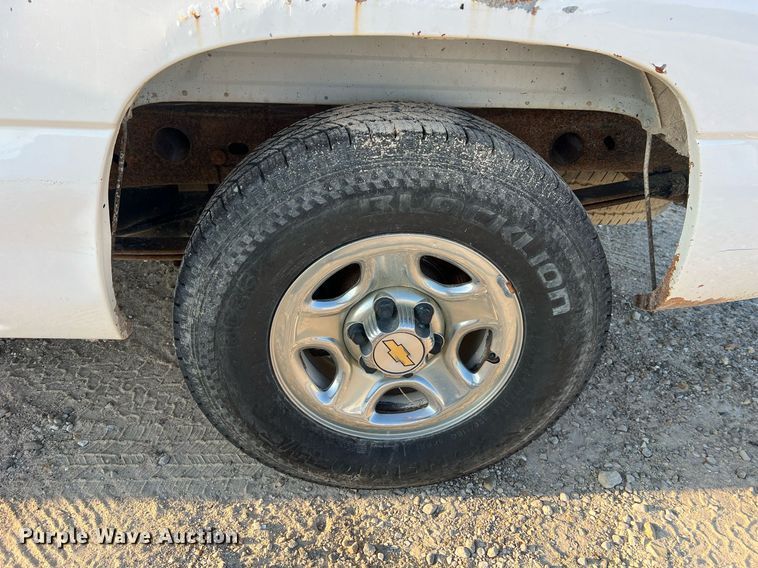 image for item NA9197 2004 Chevrolet Silverado 1500  Ext. Cab pickup truck