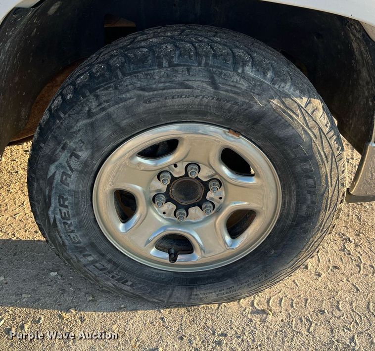 image for item NA9197 2004 Chevrolet Silverado 1500  Ext. Cab pickup truck