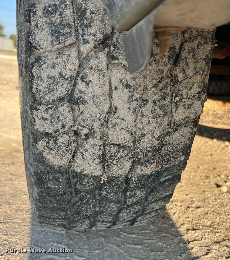 image for item NA9197 2004 Chevrolet Silverado 1500  Ext. Cab pickup truck