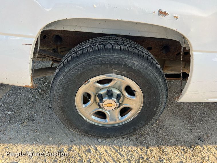 image for item NA9197 2004 Chevrolet Silverado 1500  Ext. Cab pickup truck