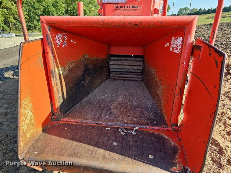 image for item NJ9809 1994 Brush Bandit 200 Plus  wood chipper