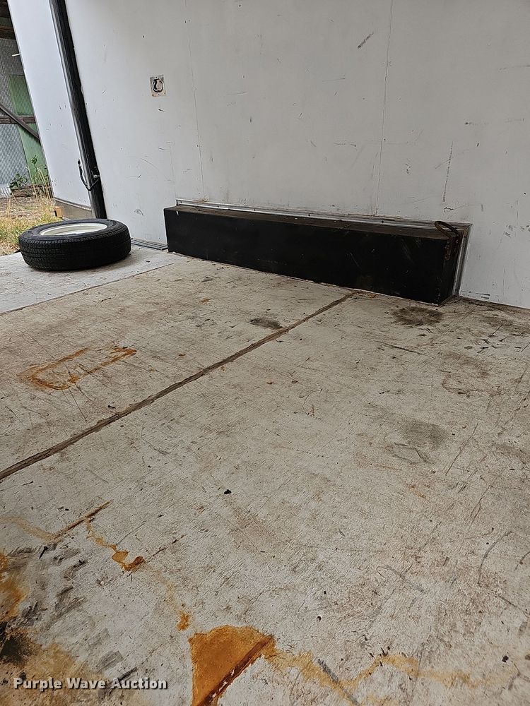 image for item NJ9812 2002 H&H  enclosed cargo trailer