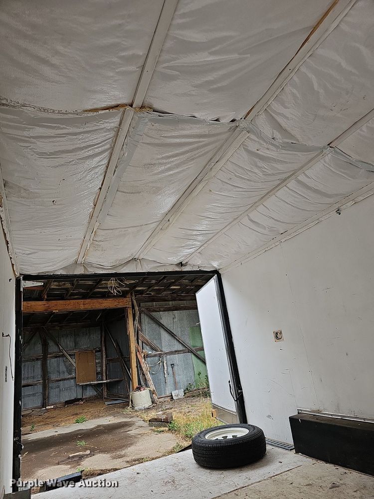 image for item NJ9812 2002 H&H  enclosed cargo trailer