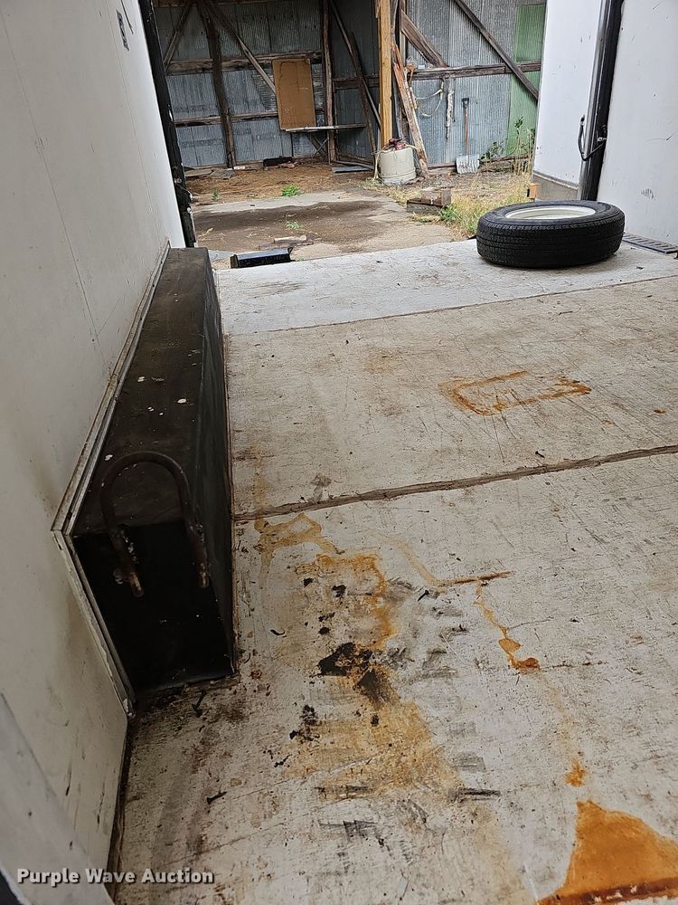 image for item NJ9812 2002 H&H  enclosed cargo trailer