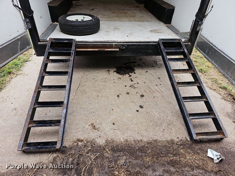 image for item NJ9812 2002 H&H  enclosed cargo trailer