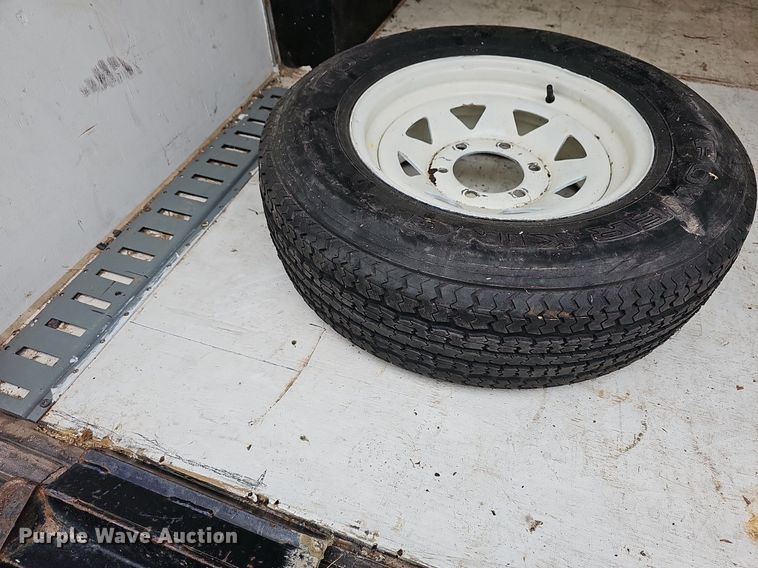 image for item NJ9812 2002 H&H  enclosed cargo trailer