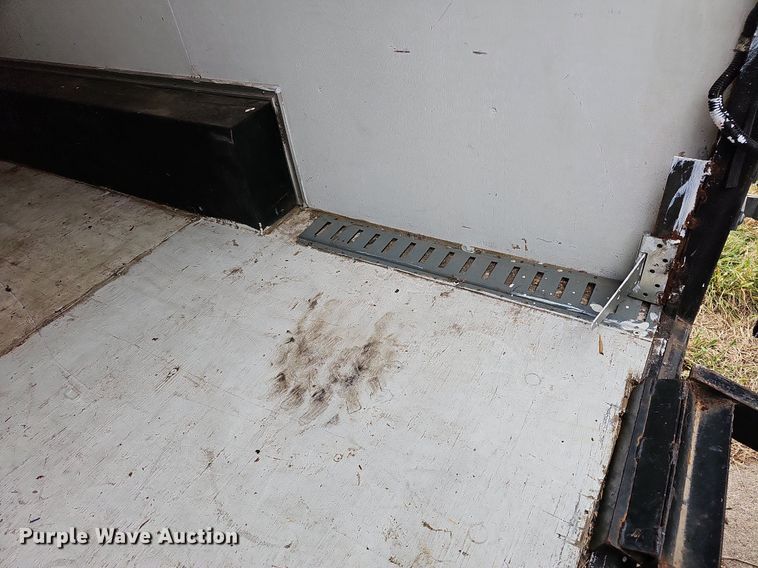 image for item NJ9812 2002 H&H  enclosed cargo trailer