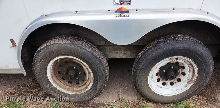 image for item NJ9812 2002 H&H  enclosed cargo trailer