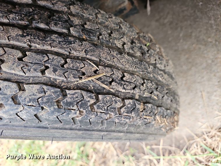 image for item NJ9812 2002 H&H  enclosed cargo trailer