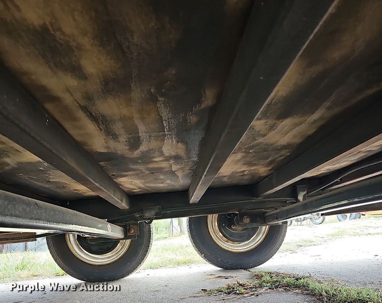 image for item NJ9812 2002 H&H  enclosed cargo trailer