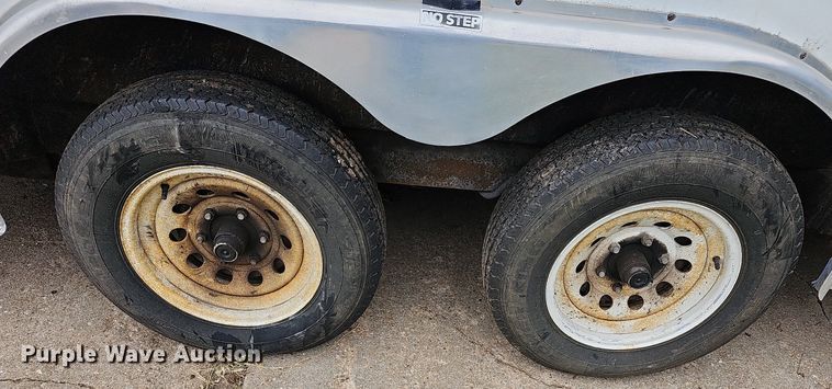 image for item NJ9812 2002 H&H  enclosed cargo trailer