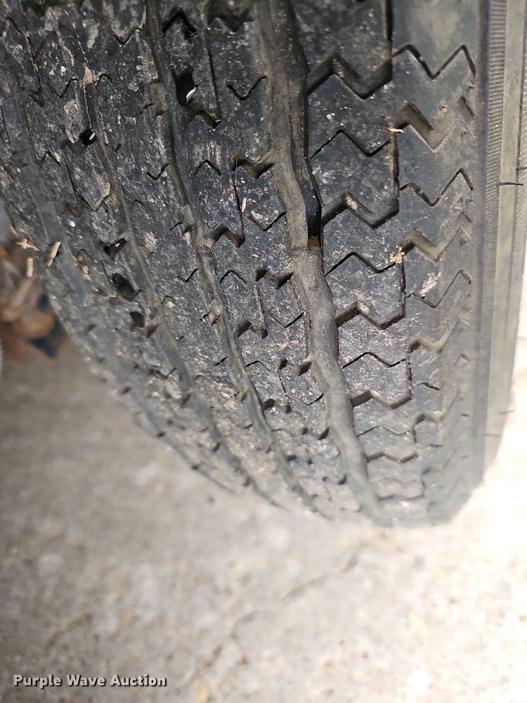 image for item NJ9812 2002 H&H  enclosed cargo trailer