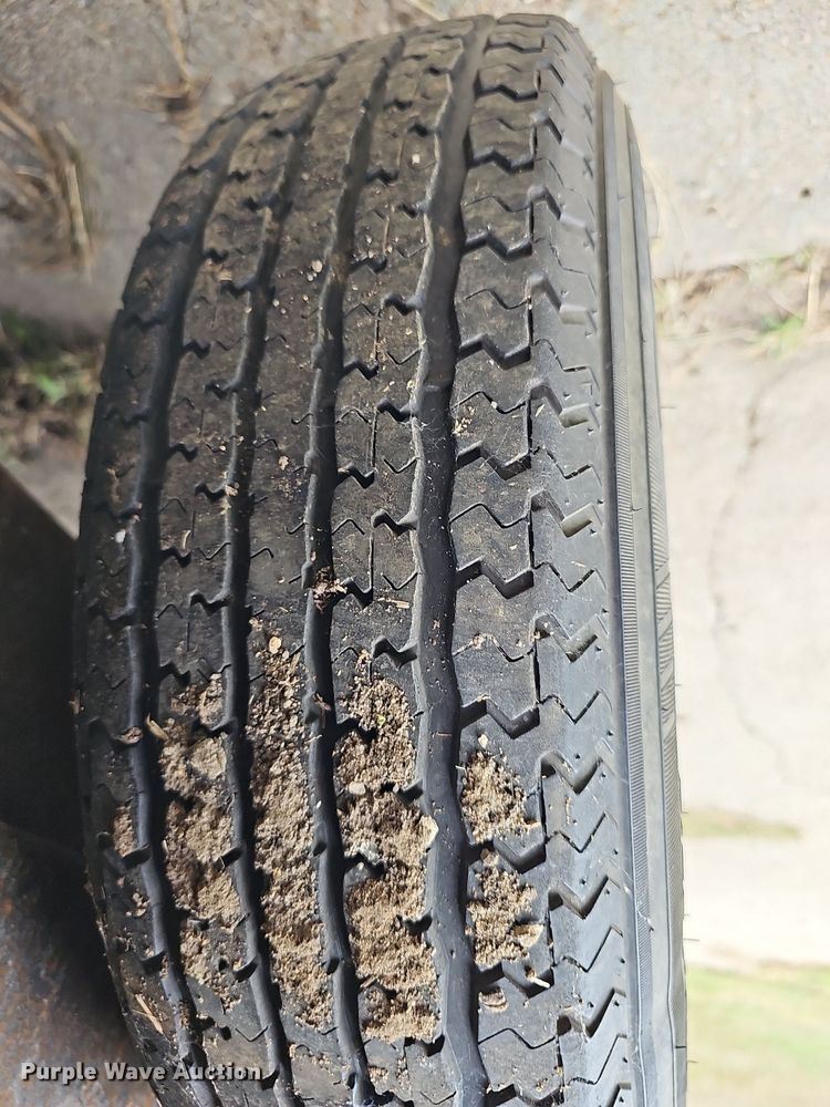 image for item NJ9812 2002 H&H  enclosed cargo trailer