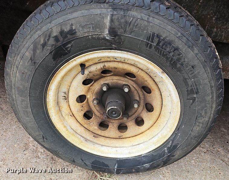 image for item NJ9812 2002 H&H  enclosed cargo trailer