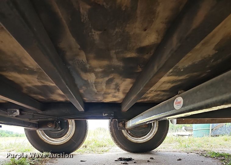 image for item NJ9812 2002 H&H  enclosed cargo trailer