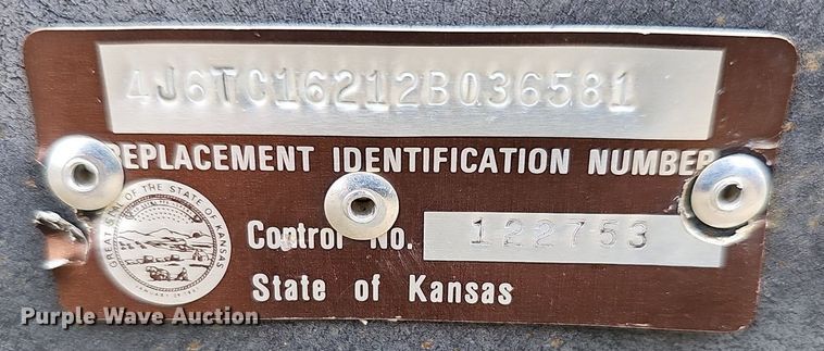 image for item NJ9812 2002 H&H  enclosed cargo trailer