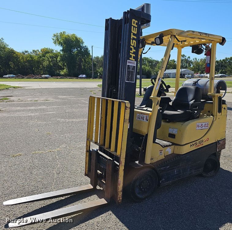 image for item NJ9818 Hyster S30FT  forklift