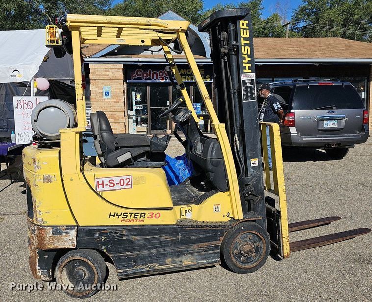 image for item NJ9818 Hyster S30FT  forklift
