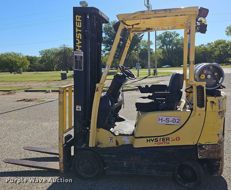 image for item NJ9818 Hyster S30FT  forklift