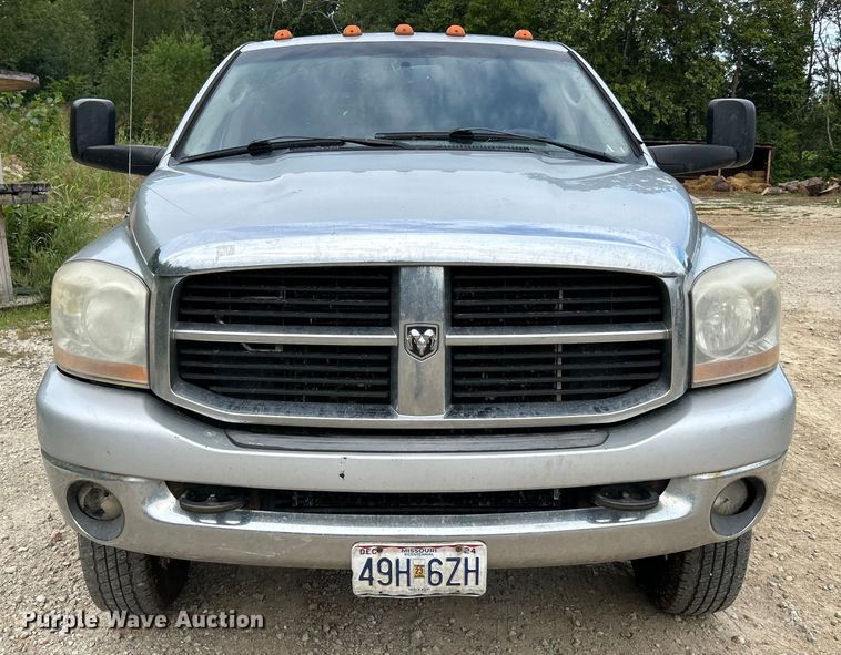 image for item NL9608 2006 Dodge Ram 3500  Mega Cab flatbed pickup truck