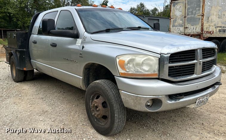 image for item NL9608 2006 Dodge Ram 3500  Mega Cab flatbed pickup truck